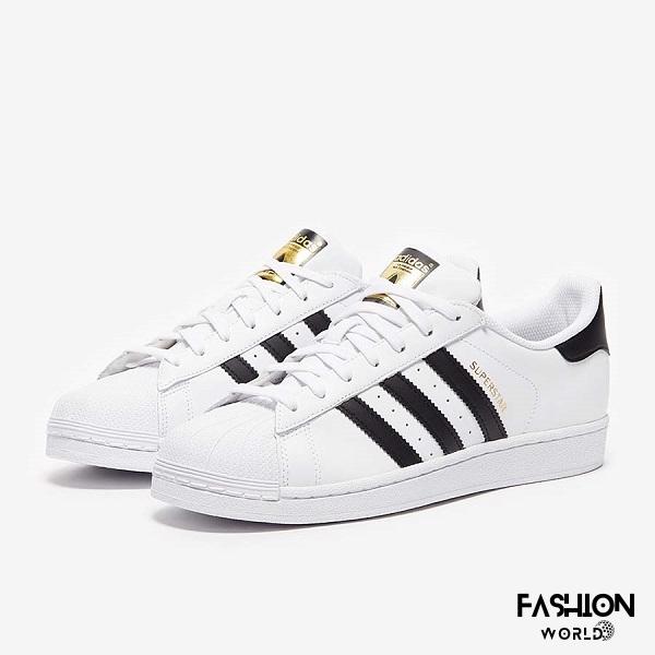 Adidas là một trong những thương hiệu nổi tiếng mang đến những mẫu giày unisex đầu tiên và phong cách