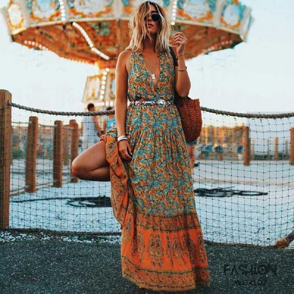 hippie-style ưa chuộng những chiếc váy và đầm có nhiều họa tiết sặc sỡ, bắt mắt