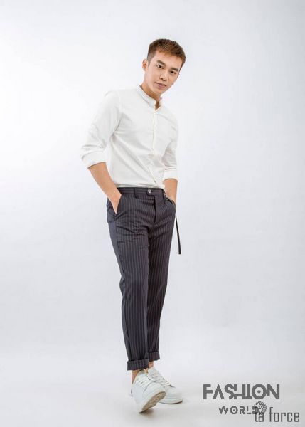 Áo sơ mi form rộng nam kết hợp với quần baggy sẽ tạo nên phong cách nam tính, thu hút và đầy sự tự tin.