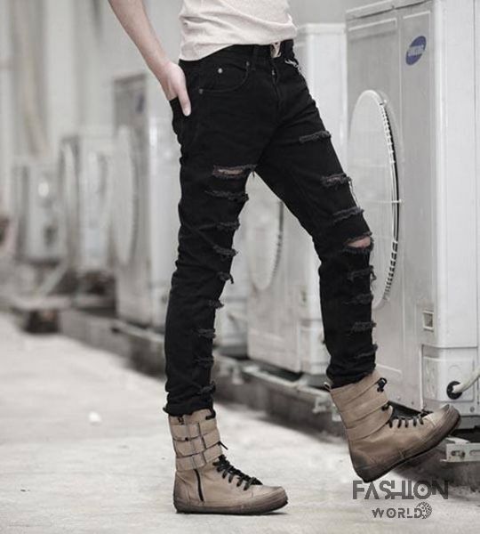 Giày cao cổ như combat boots hay giày boots phù hợp khi kết hợp với quần jean đen nam