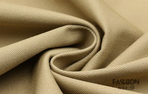 Vải kaki được sử dụng trong sản xuất quần kaki nam, làm từ 100% cotton hoặc sợi cotton đan chéo với sợi tổng hợp