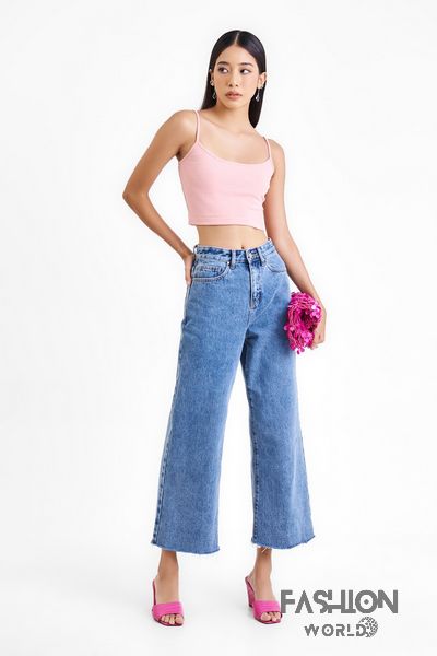 Quần jean và áo cardigan