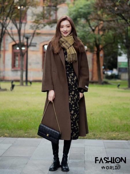 Áo khoác dạ cũng là một item không thể thiếu trong thời trang mùa đông Hàn Quốc