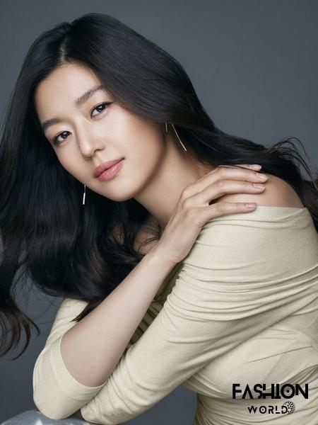 'Mợ chảnh' Jeon Ji Hyun có khả năng biến hóa linh hoạt giữa các gam màu trung tính, pastel và tông màu trầm ấm