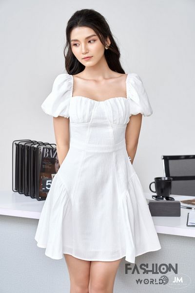 Đầm trắng dáng xòe