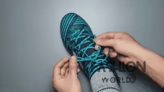 Cách buộc dây giày bóng đá kiểu thắt dây chéo vắt lên trên không bị tuột