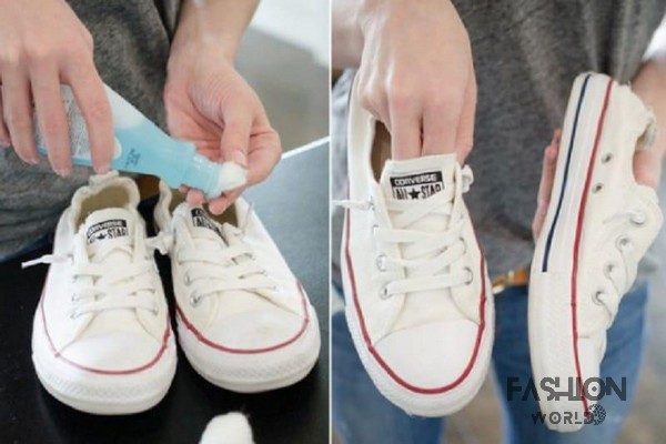Nước tẩy sơn móng tay cũng rất hiệu quả trong việc tẩy trắng giày trắng.