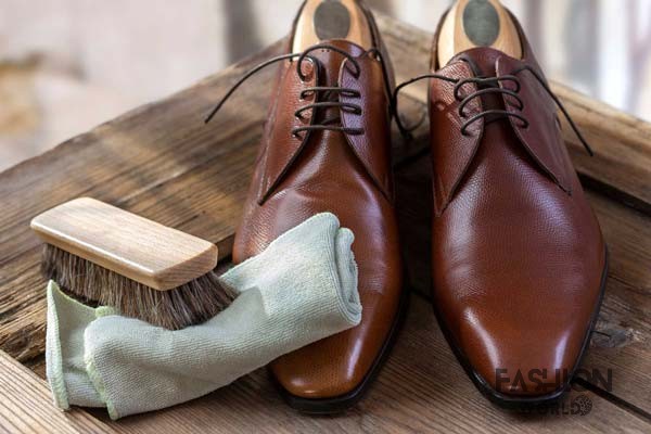 Cách vệ sinh giày da tại nhà 