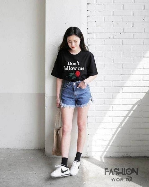 phối đồ với giày nike nữ + áo thun với quần short jean